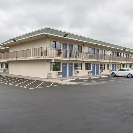 Motel 6 Kansas City, Mo - Airport Zewnętrze zdjęcie