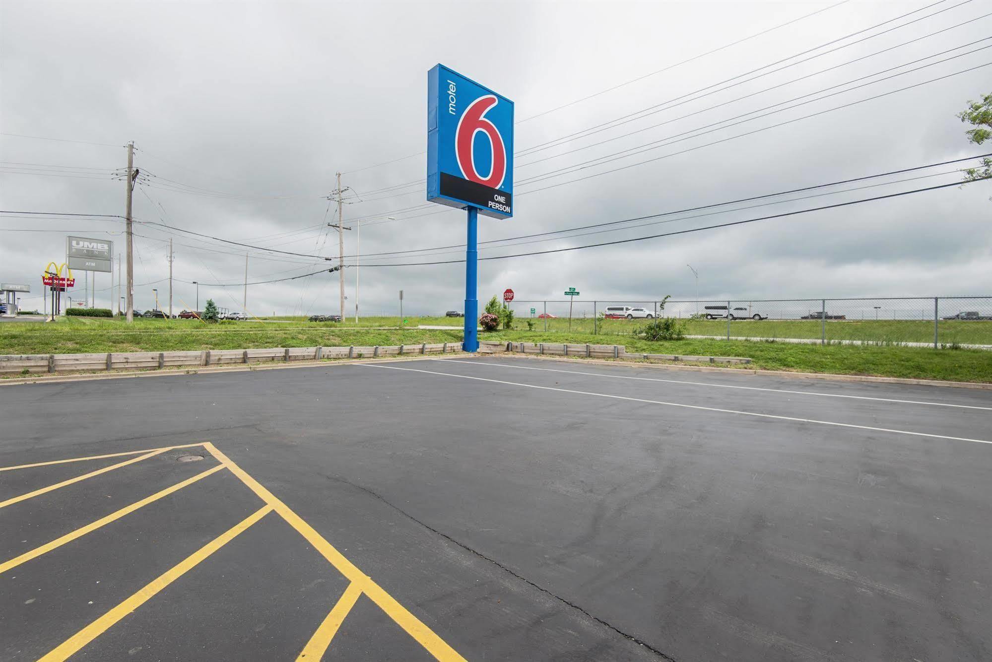 Motel 6 Kansas City, Mo - Airport Zewnętrze zdjęcie