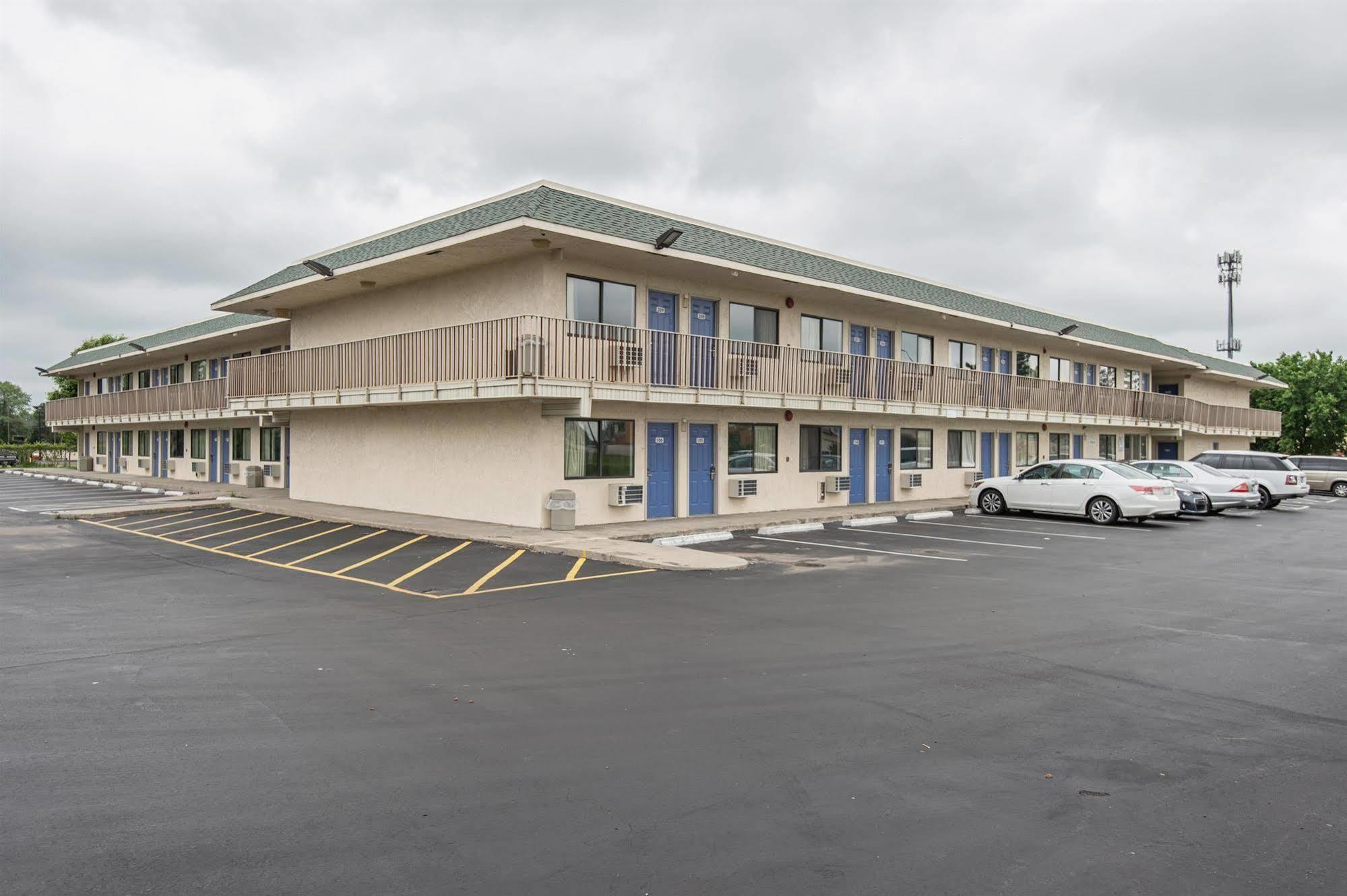 Motel 6 Kansas City, Mo - Airport Zewnętrze zdjęcie