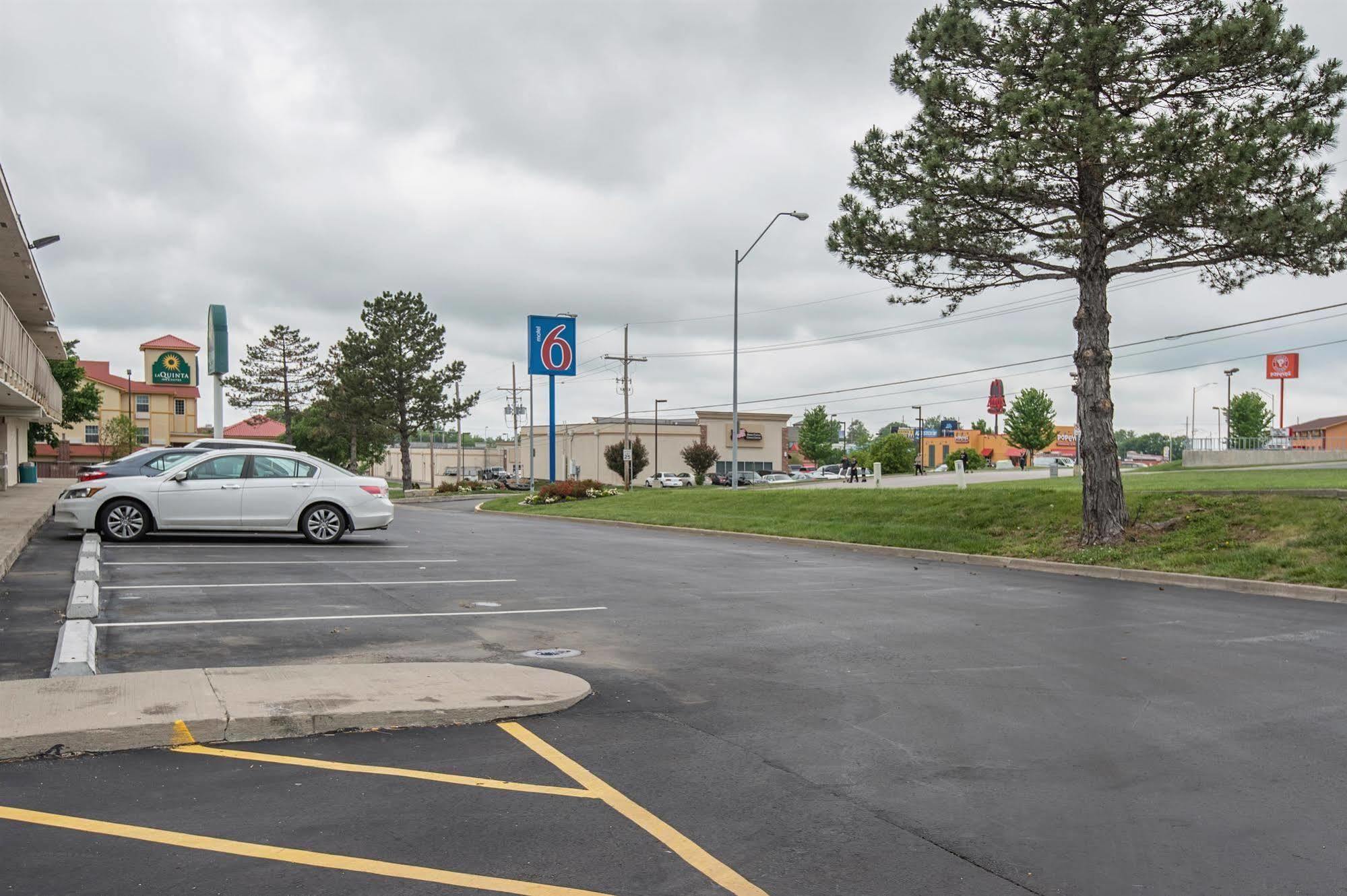 Motel 6 Kansas City, Mo - Airport Zewnętrze zdjęcie