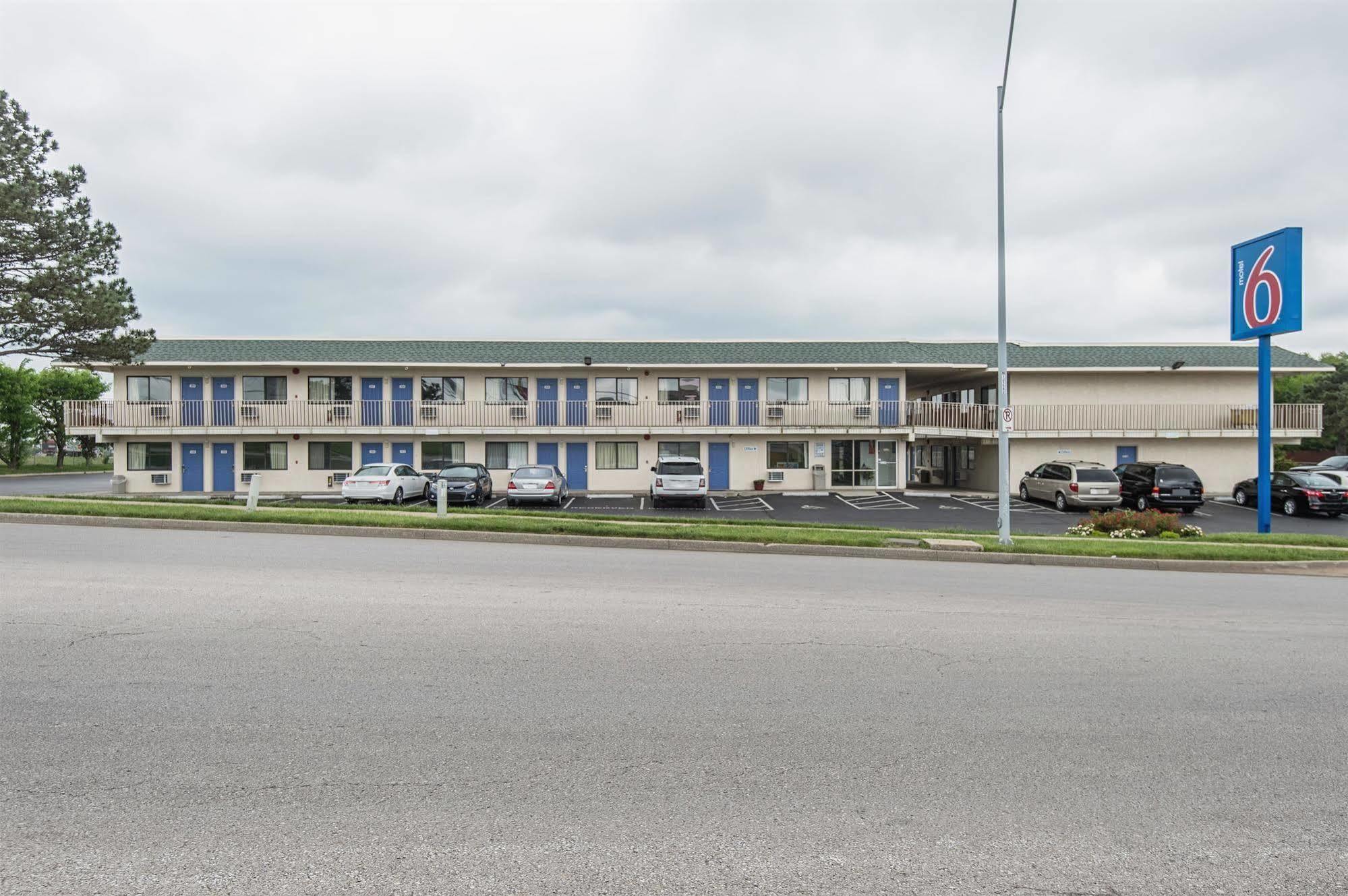 Motel 6 Kansas City, Mo - Airport Zewnętrze zdjęcie