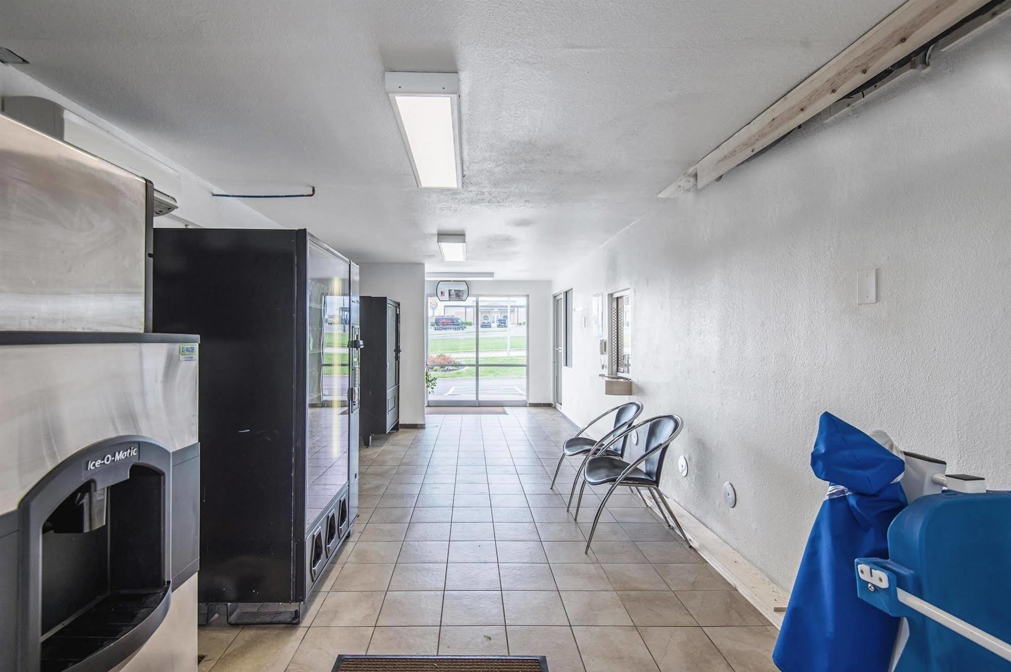 Motel 6 Kansas City, Mo - Airport Zewnętrze zdjęcie