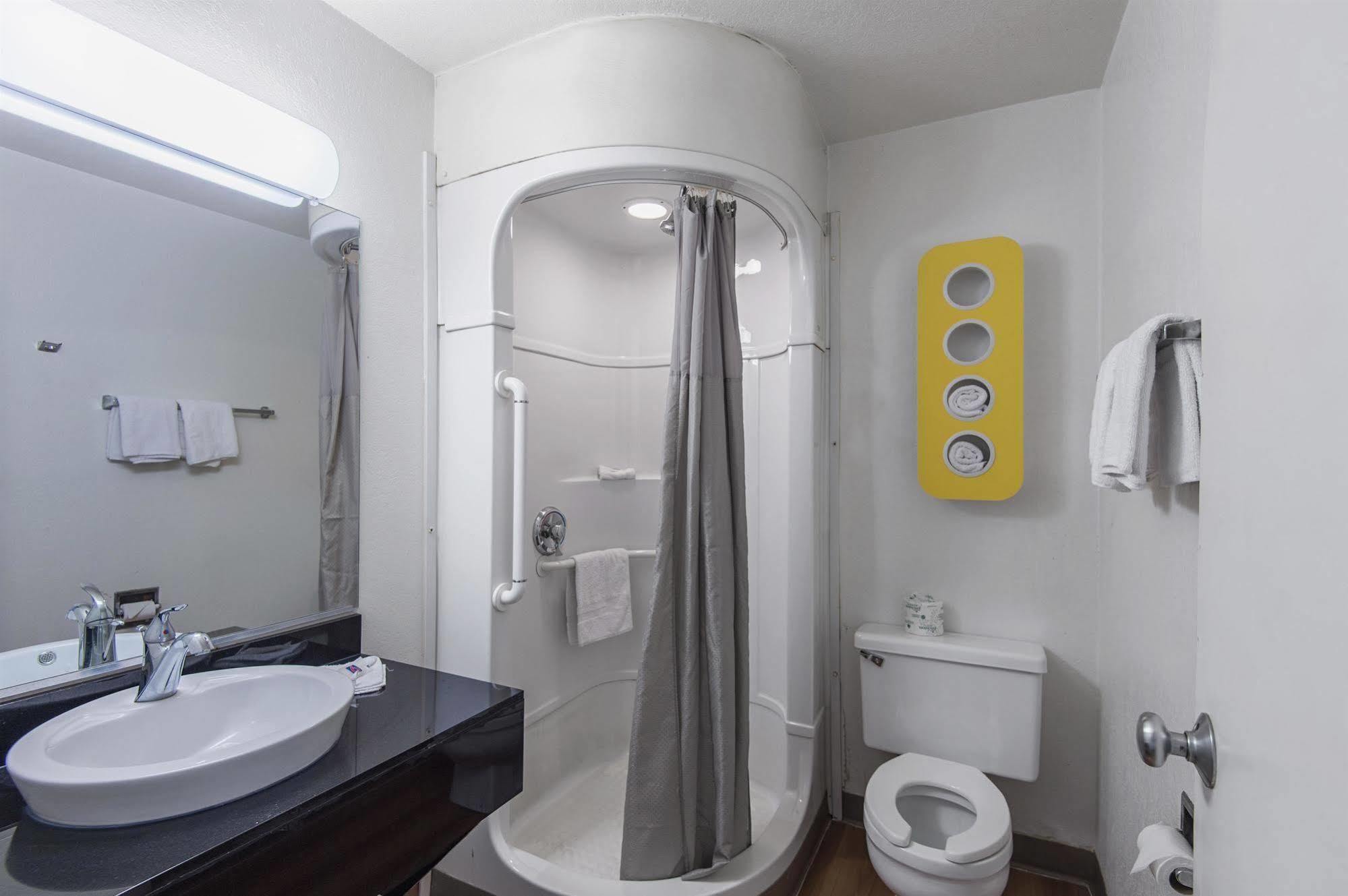 Motel 6 Kansas City, Mo - Airport Zewnętrze zdjęcie