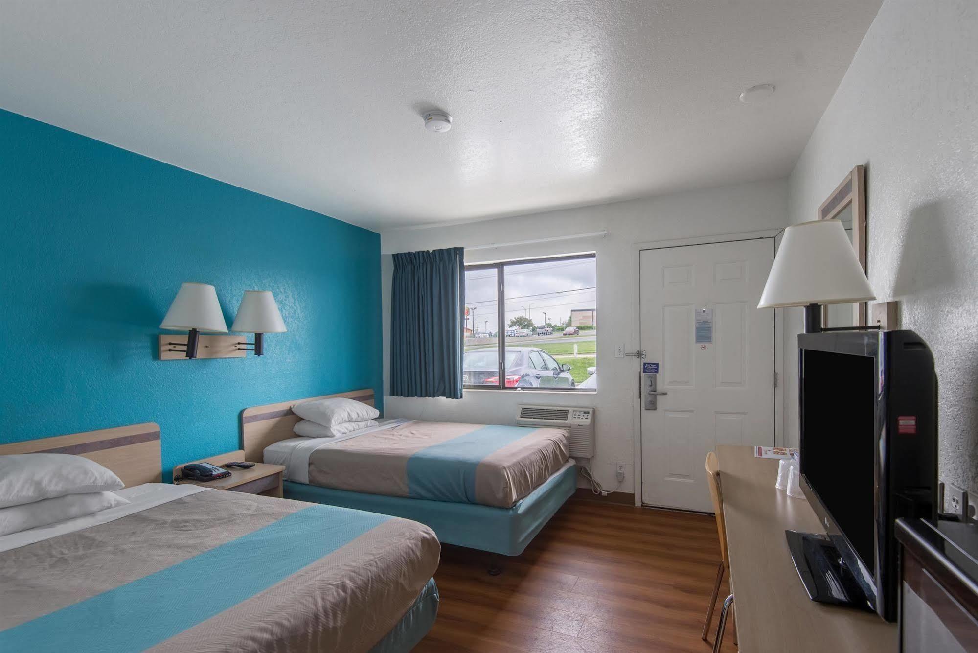 Motel 6 Kansas City, Mo - Airport Zewnętrze zdjęcie