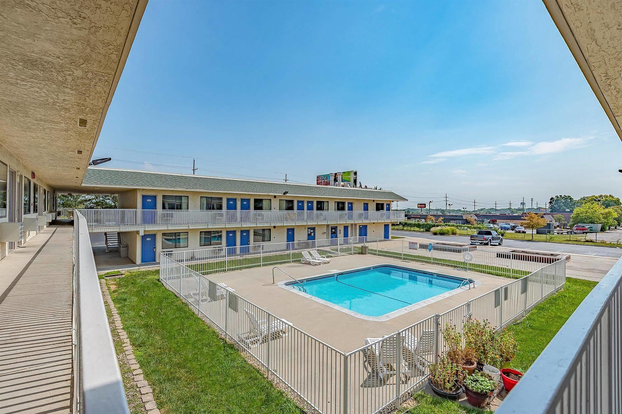Motel 6 Kansas City, Mo - Airport Zewnętrze zdjęcie