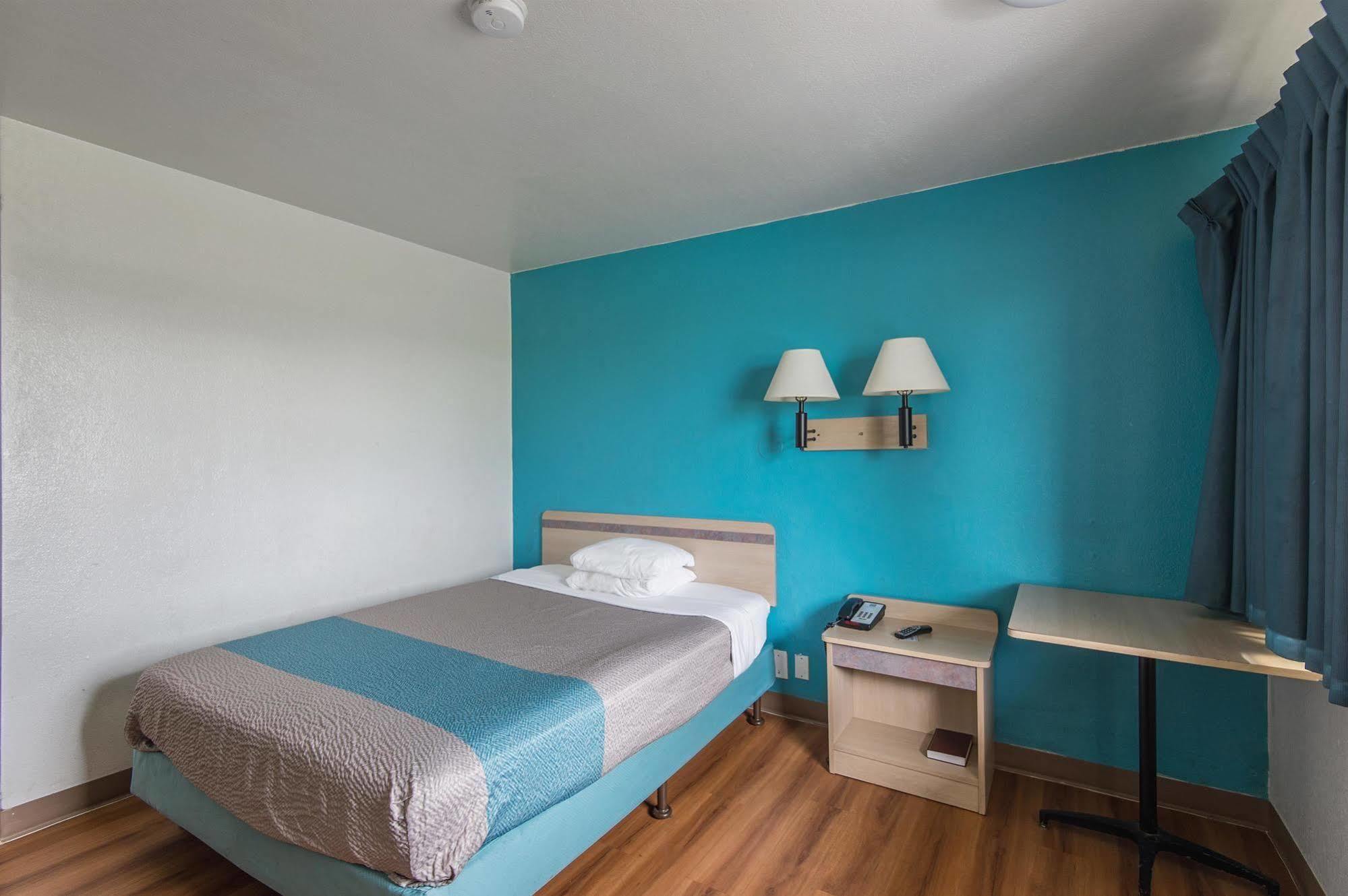 Motel 6 Kansas City, Mo - Airport Zewnętrze zdjęcie