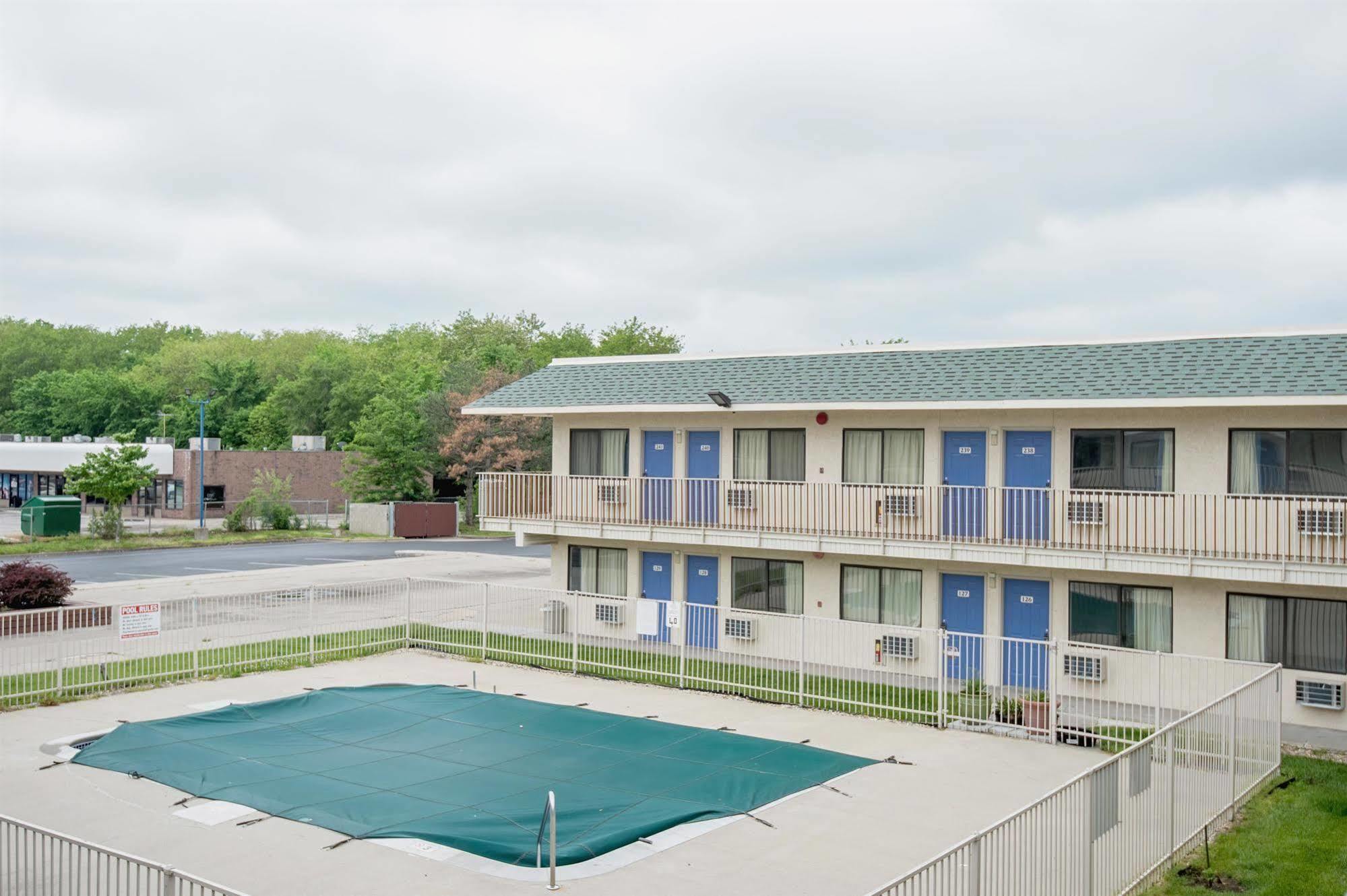 Motel 6 Kansas City, Mo - Airport Zewnętrze zdjęcie