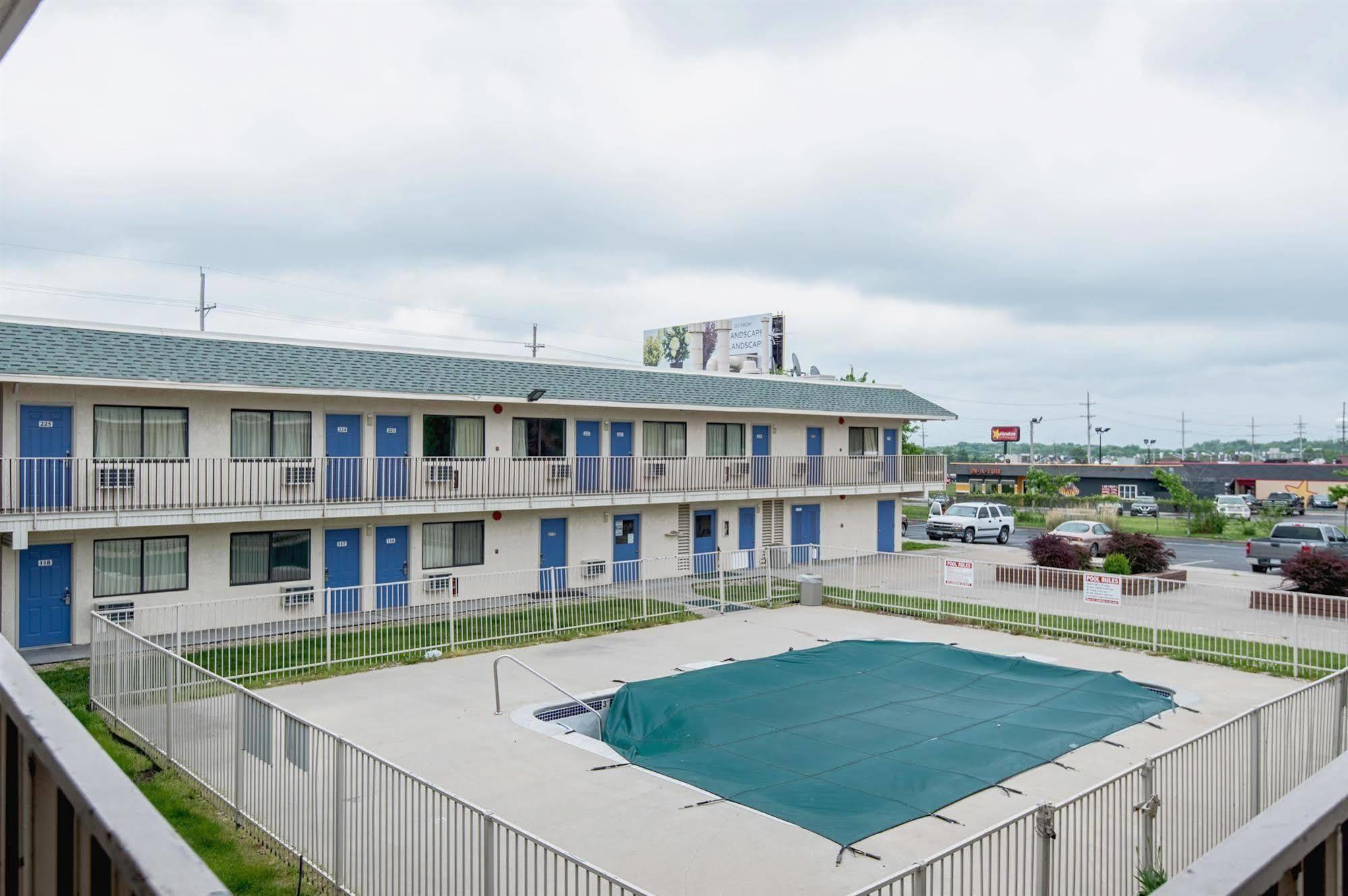 Motel 6 Kansas City, Mo - Airport Zewnętrze zdjęcie
