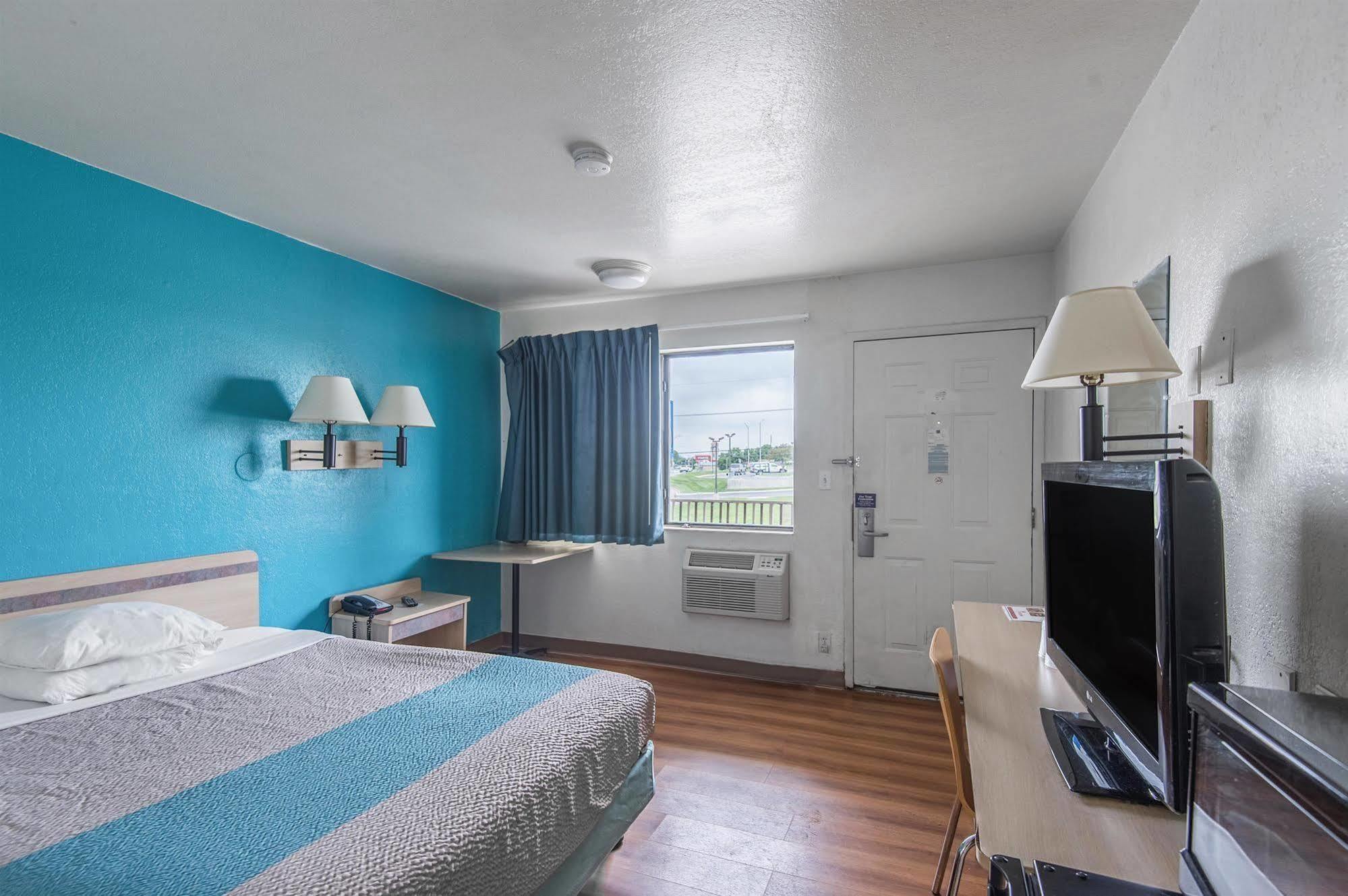 Motel 6 Kansas City, Mo - Airport Zewnętrze zdjęcie