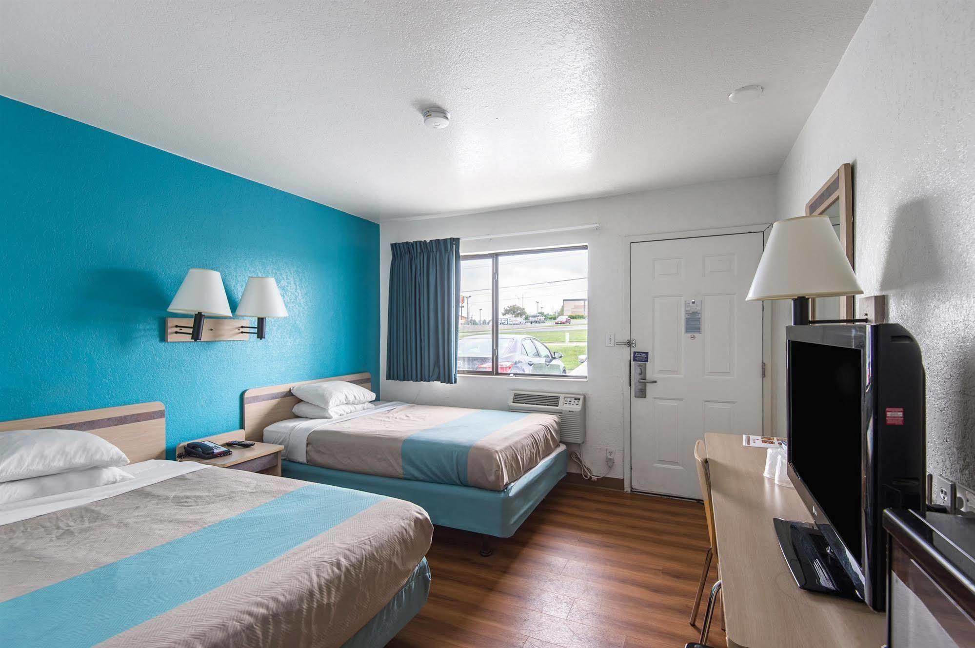 Motel 6 Kansas City, Mo - Airport Zewnętrze zdjęcie